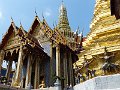 Bangkok Wat Phrae Kaeo P0680 Pantheon Royal et Chedi hexagonal